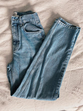 Load image into Gallery viewer, BDG high rise baggy jeans
