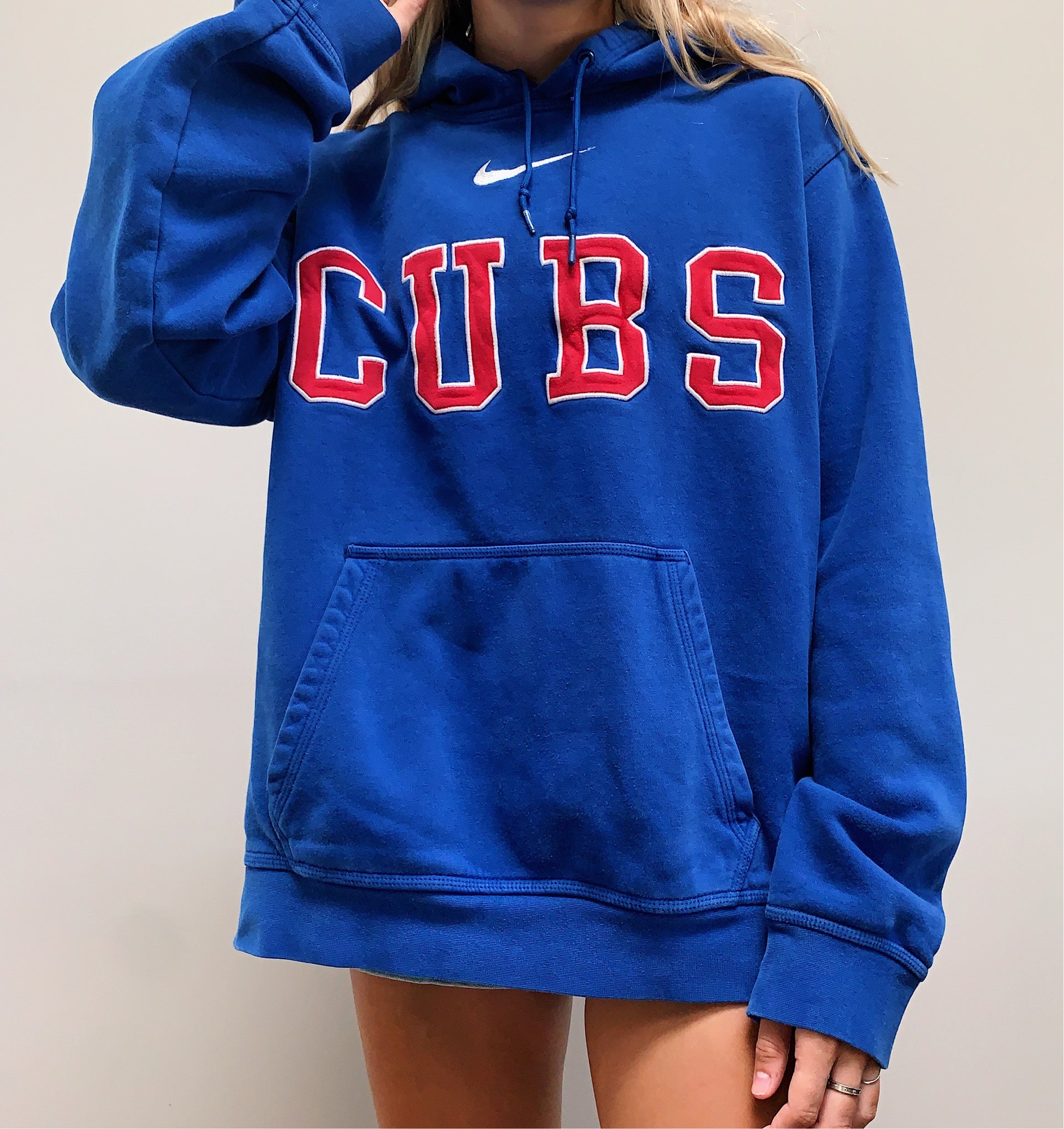 center swoosh nike cubs hoodie – funkyythrifts